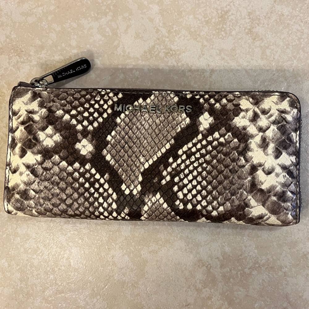Michael Kors MK Bedford 3/4 large zip wallet snakeskin/natural EUC